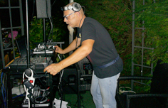 <DJ Fredy>